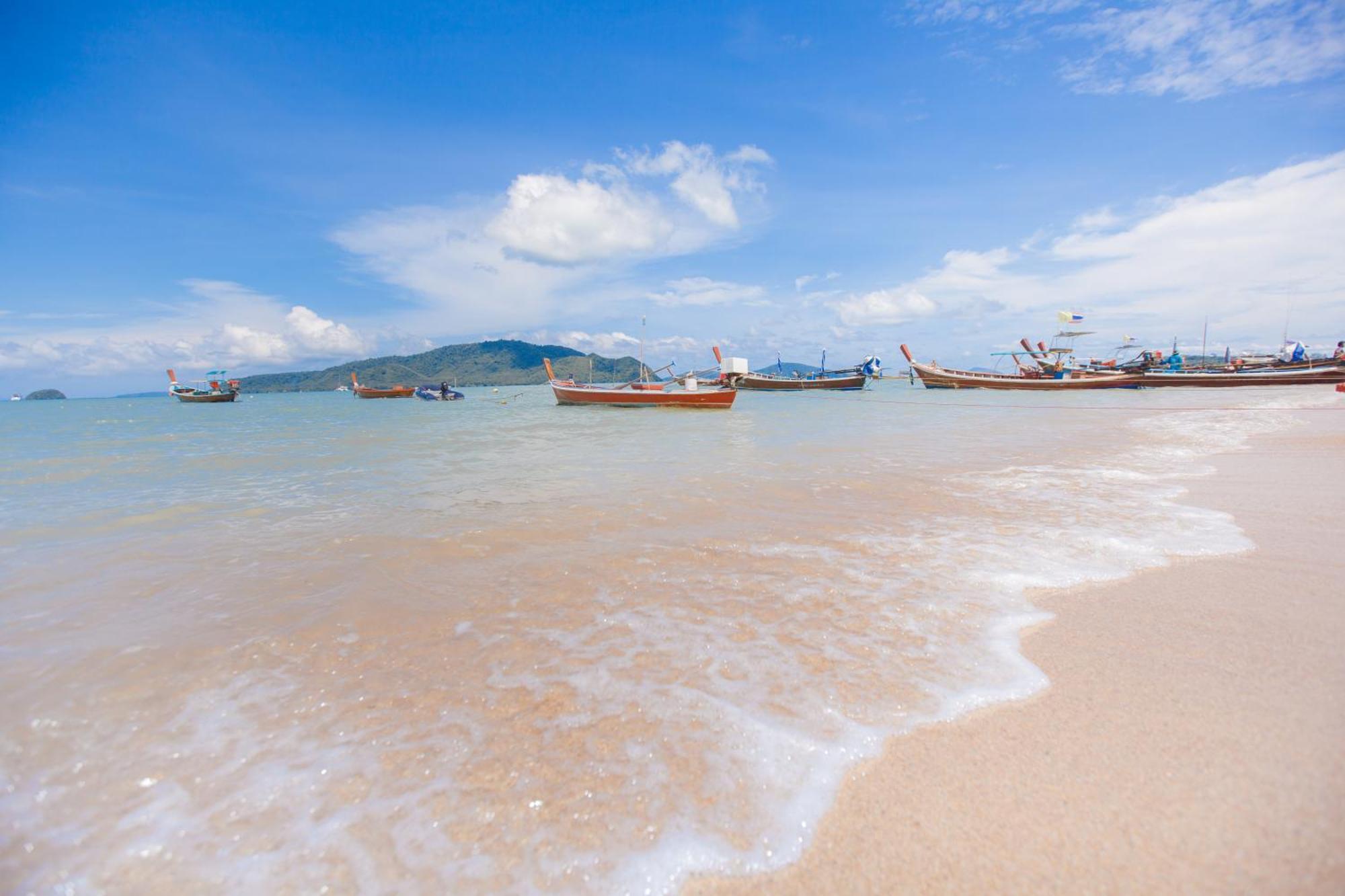 Blue Beach Grand Resort And Spa Rawai Exteriör bild