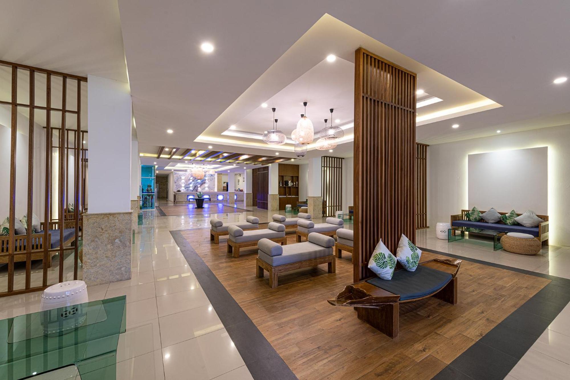 Blue Beach Grand Resort And Spa Rawai Exteriör bild